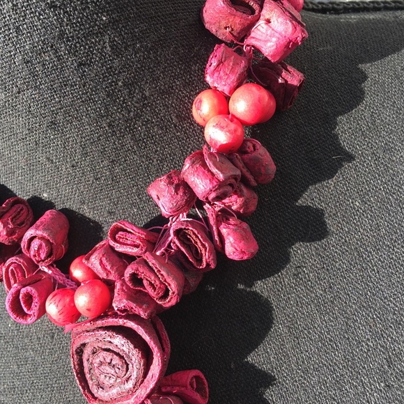 💯 authentic Rose 🥀 necklace & earring set - Picture 4 of 12